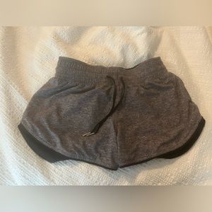 Lululemon reversible track that shorts 3 inch inseam size 6